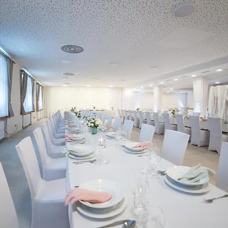Atrium Restauracia A 3* Hőlak